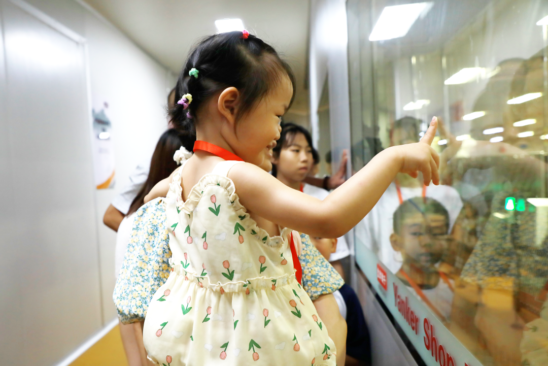 萌娃探班!2025鹽津鋪子員工家人開放日活動正式舉行 萌娃探班!2025鹽津鋪子員工家人開放日活動正式舉行